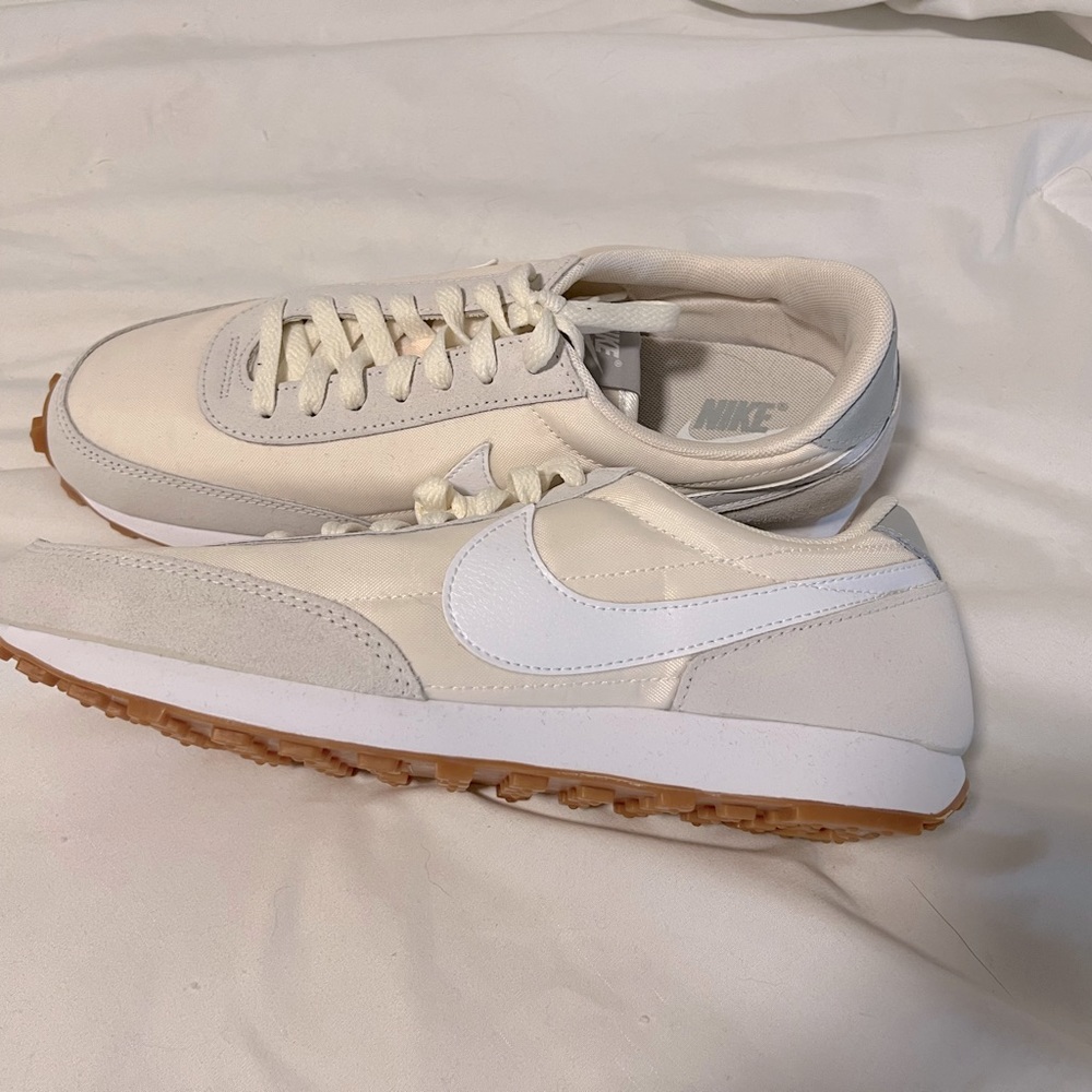 Womens Nike daybreak shoes